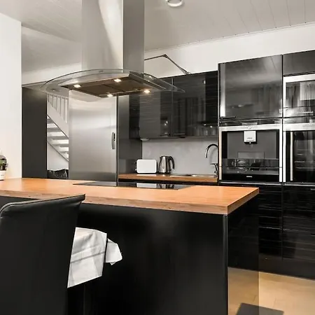 Huoneisto Kotimaailma - Upea Kolmen Makuuhuoneen Paritalo Suutarilassa