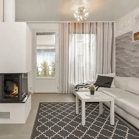 Kotimaailma - Upea Kolmen Makuuhuoneen Paritalo Suutarilassa