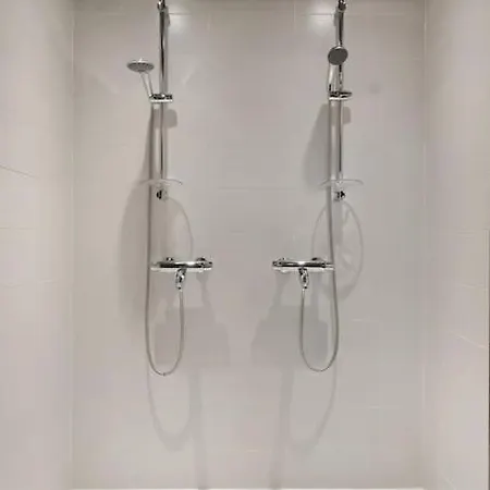 Appartement Kotimaailma - Upea Kolmen Makuuhuoneen Paritalo Suutarilassa Helsinki