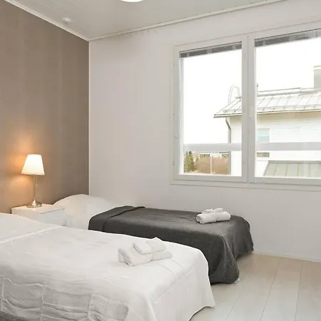 Kotimaailma - Upea Kolmen Makuuhuoneen Paritalo Suutarilassa