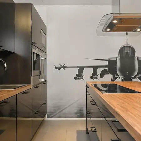 Kotimaailma - Upea Kolmen Makuuhuoneen Paritalo Suutarilassa *