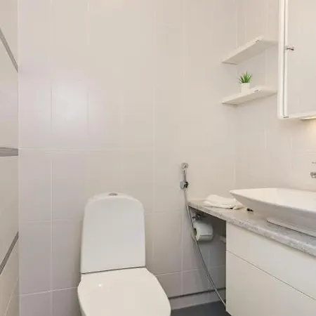 아파트 Kotimaailma - Upea Kolmen Makuuhuoneen Paritalo Suutarilassa 헬싱키