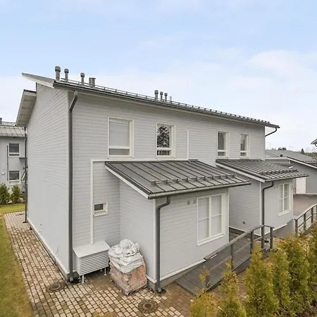 Kotimaailma - Upea Kolmen Makuuhuoneen Paritalo Suutarilassa *