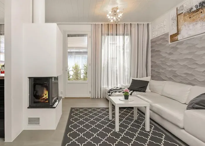 Kotimaailma - Upea Kolmen Makuuhuoneen Paritalo Suutarilassa